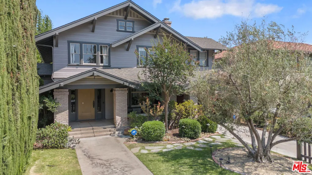 676 S Bronson Avenue, Los Angeles, California 90005 home-pic-0